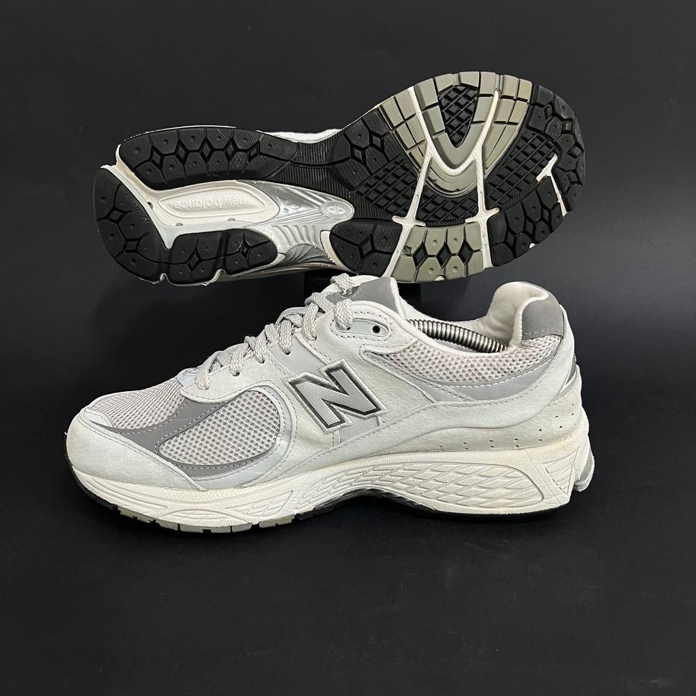 کفش پیاده روی اورجینال نیوبالانس (2022) مدل - 2002 ( دست دوم )